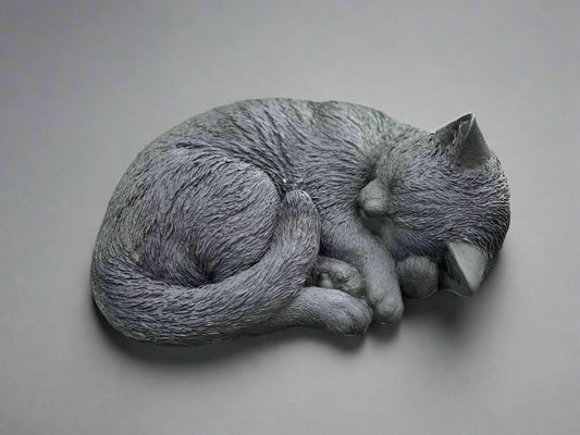 Stone sleeping cat statue with detailed fur texture, ideal for garden decor or pet memorials. Measures 10cm x 20cm x 30cm.