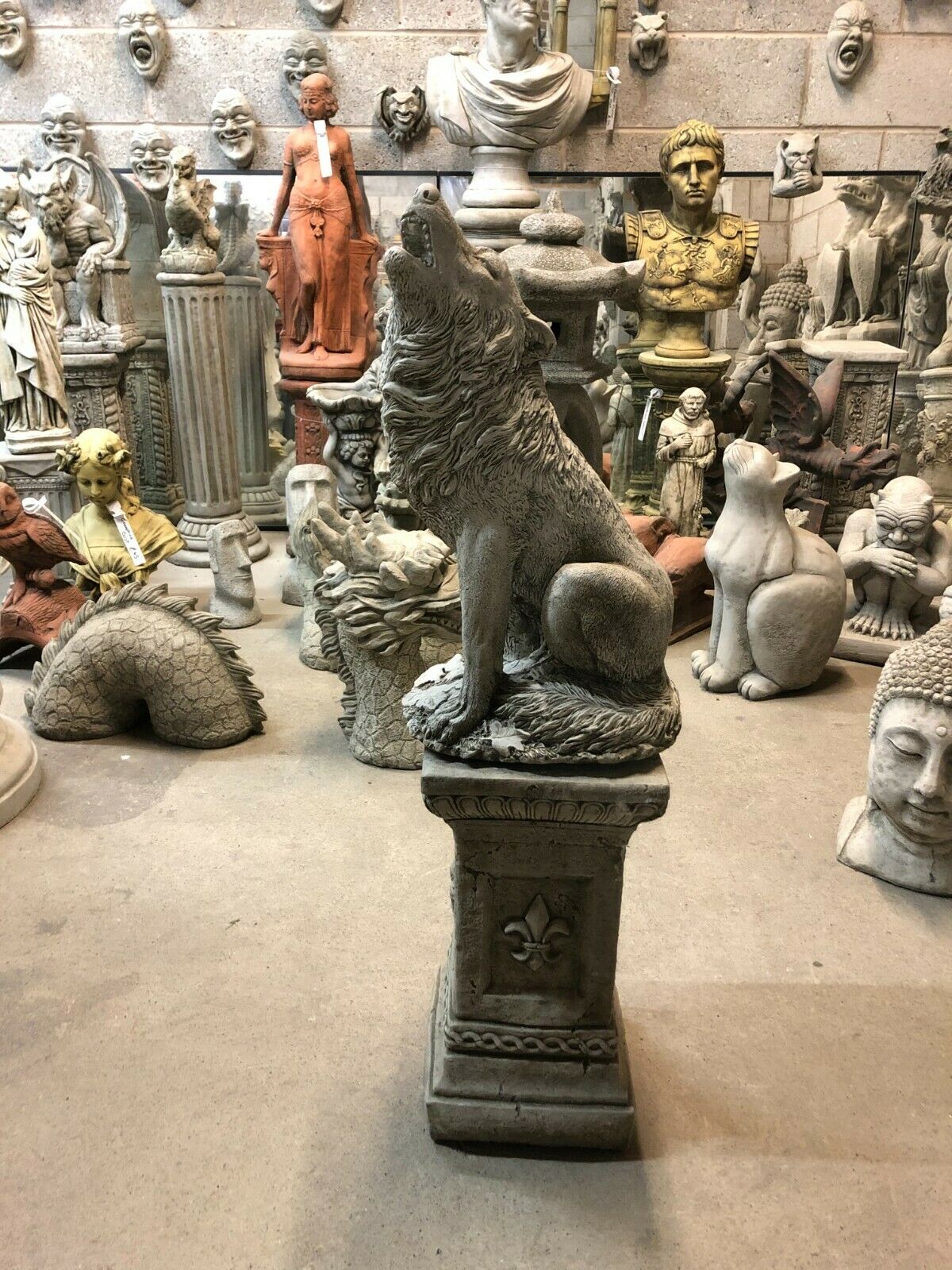 Stone Howling Wolf Plinth Statue