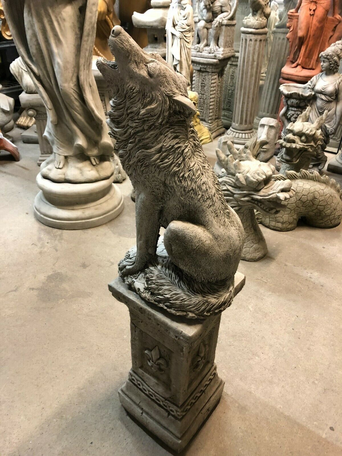 Stone Howling Wolf Plinth Statue