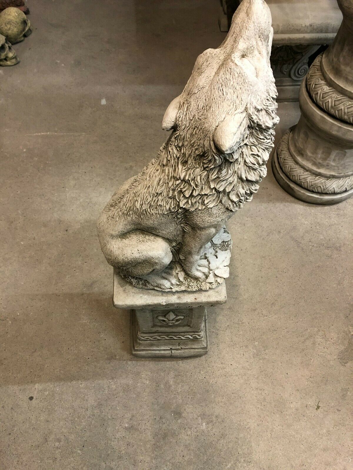 Stone Howling Wolf Plinth Statue