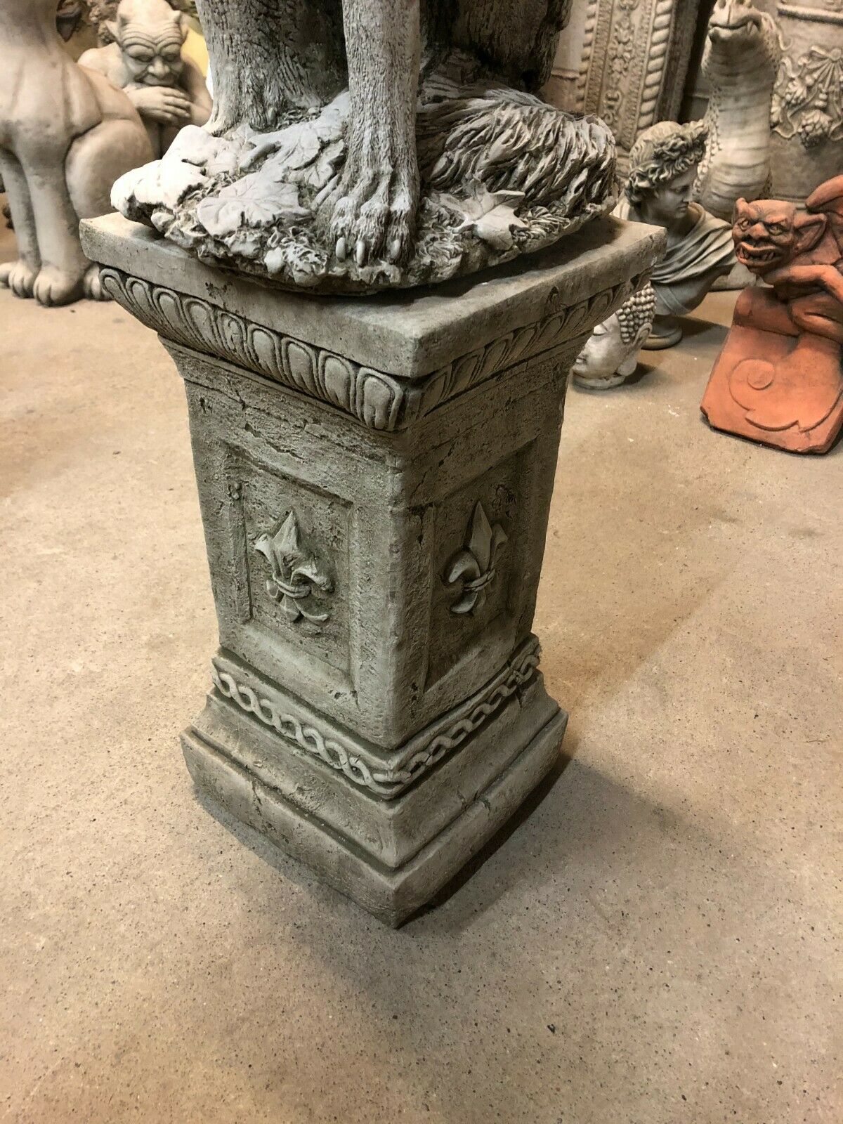 Stone Howling Wolf Plinth Statue