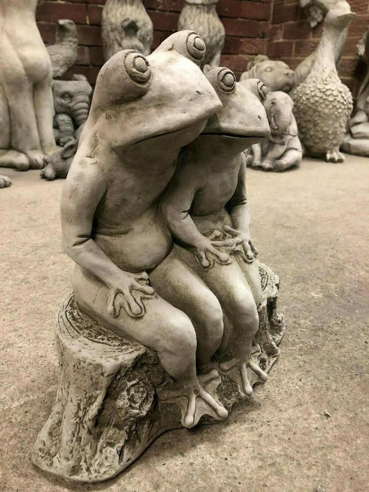 Stone Husband & Wife Frog Ornament