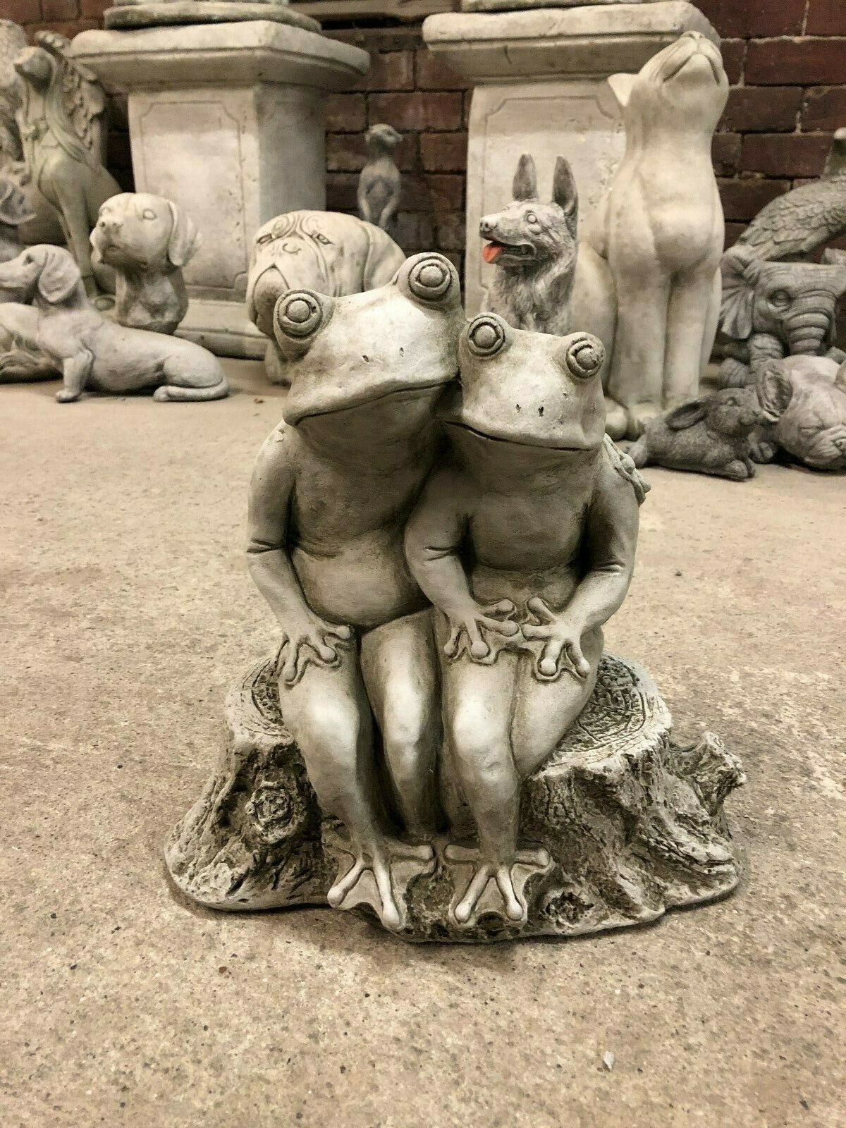 Stone Husband & Wife Frog Ornament