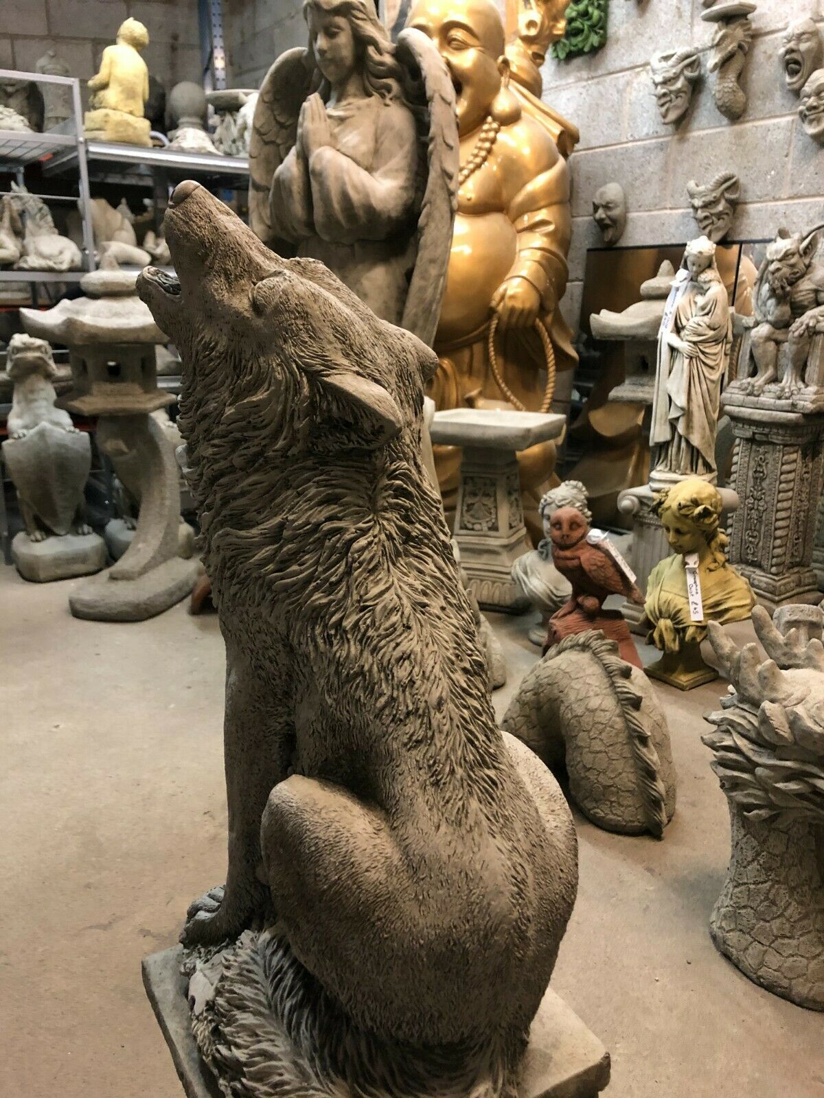 Stone Howling Wolf Plinth Statue
