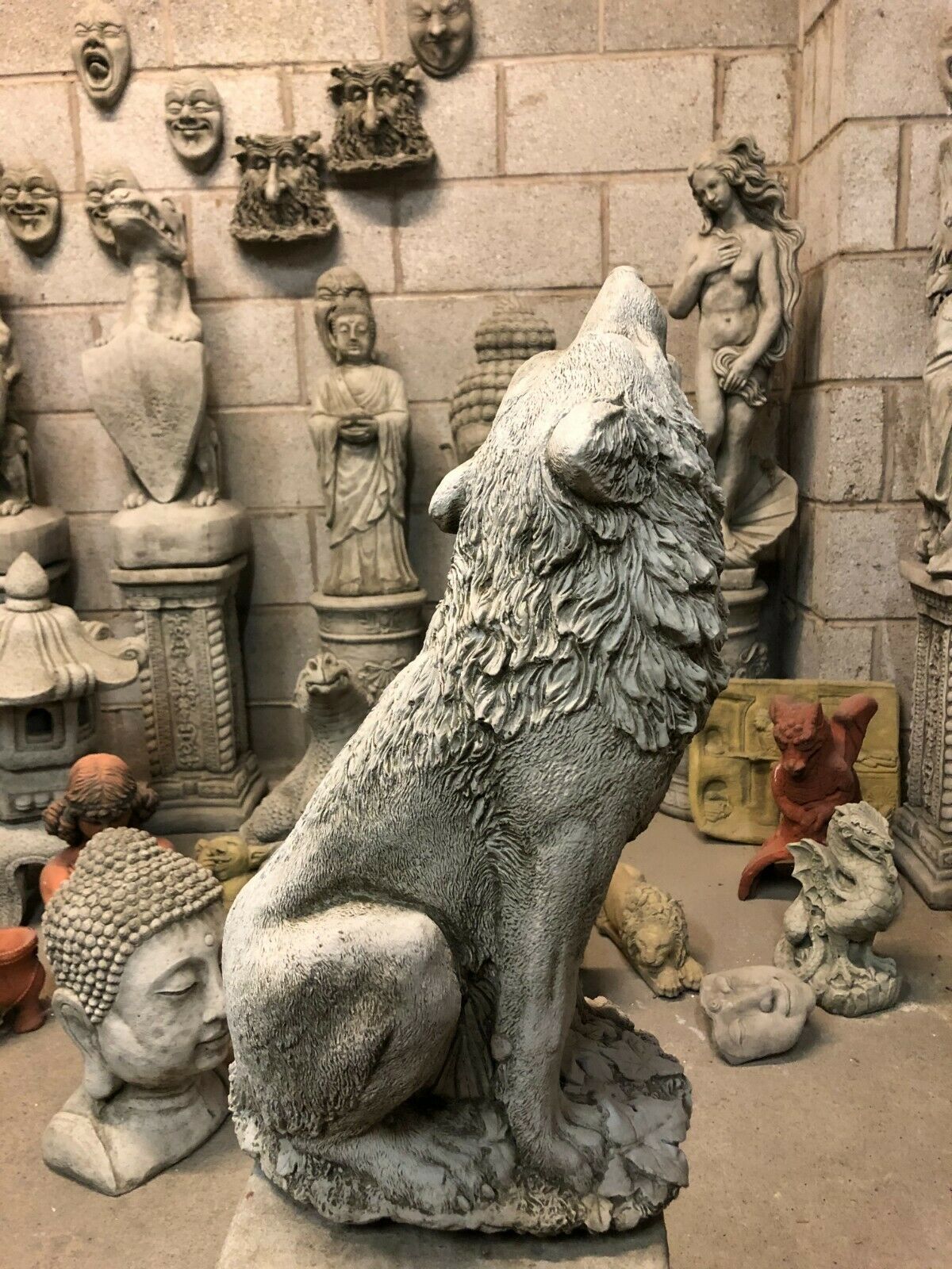 Stone Howling Wolf Plinth Statue
