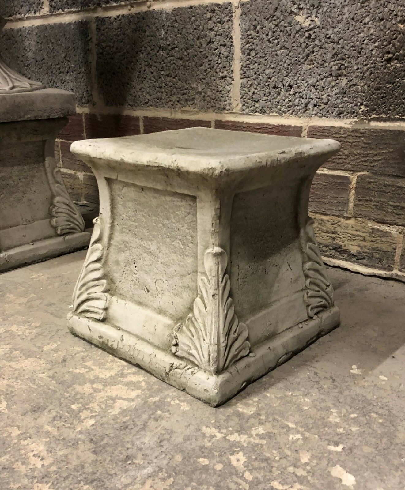 Stone Garden Sculpture Plinth: Classic Leaf Design