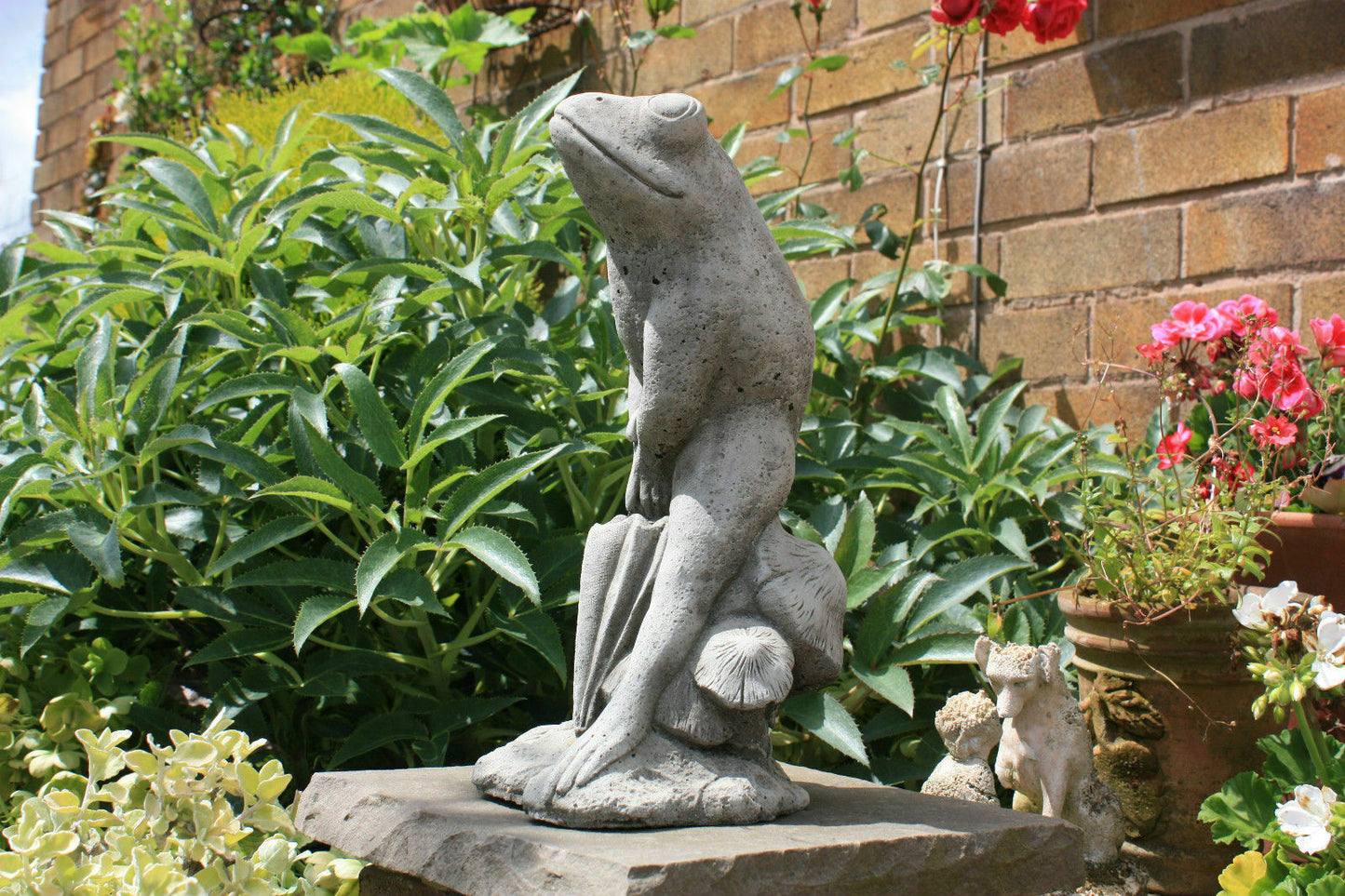 Stone Frog & Umbrella Ornament