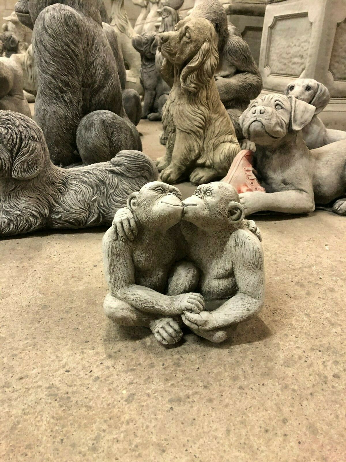 Stone Kissing Monkey Couple Ornament