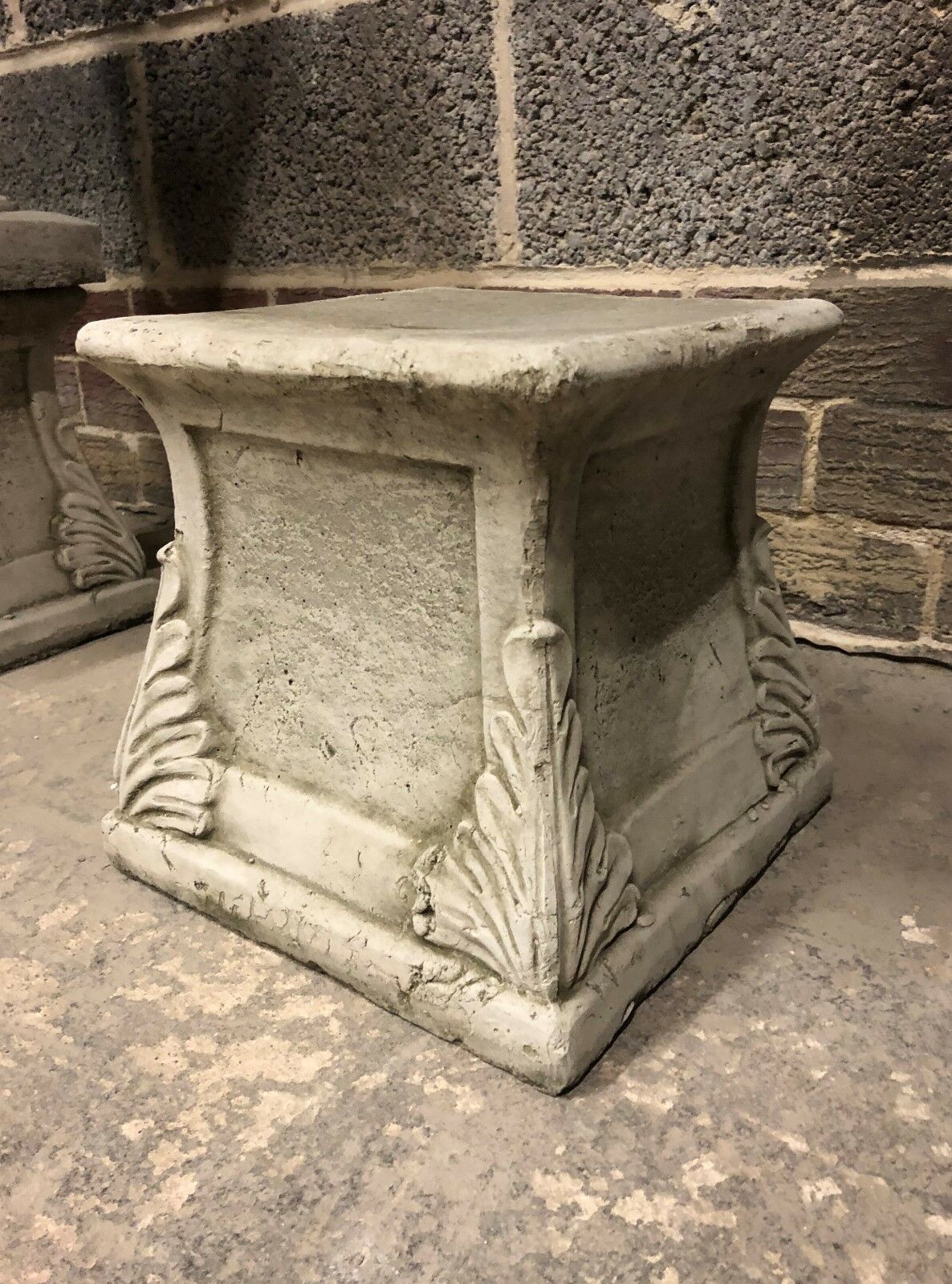 Stone Garden Sculpture Plinth: Classic Leaf Design