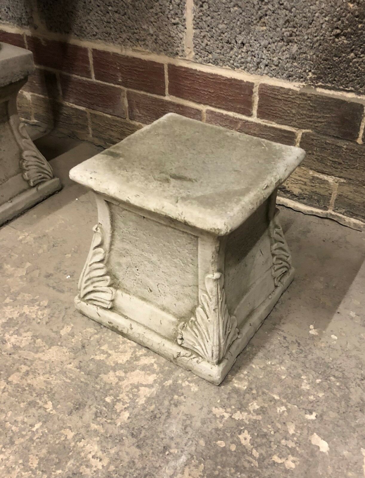 Stone Garden Sculpture Plinth: Classic Leaf Design