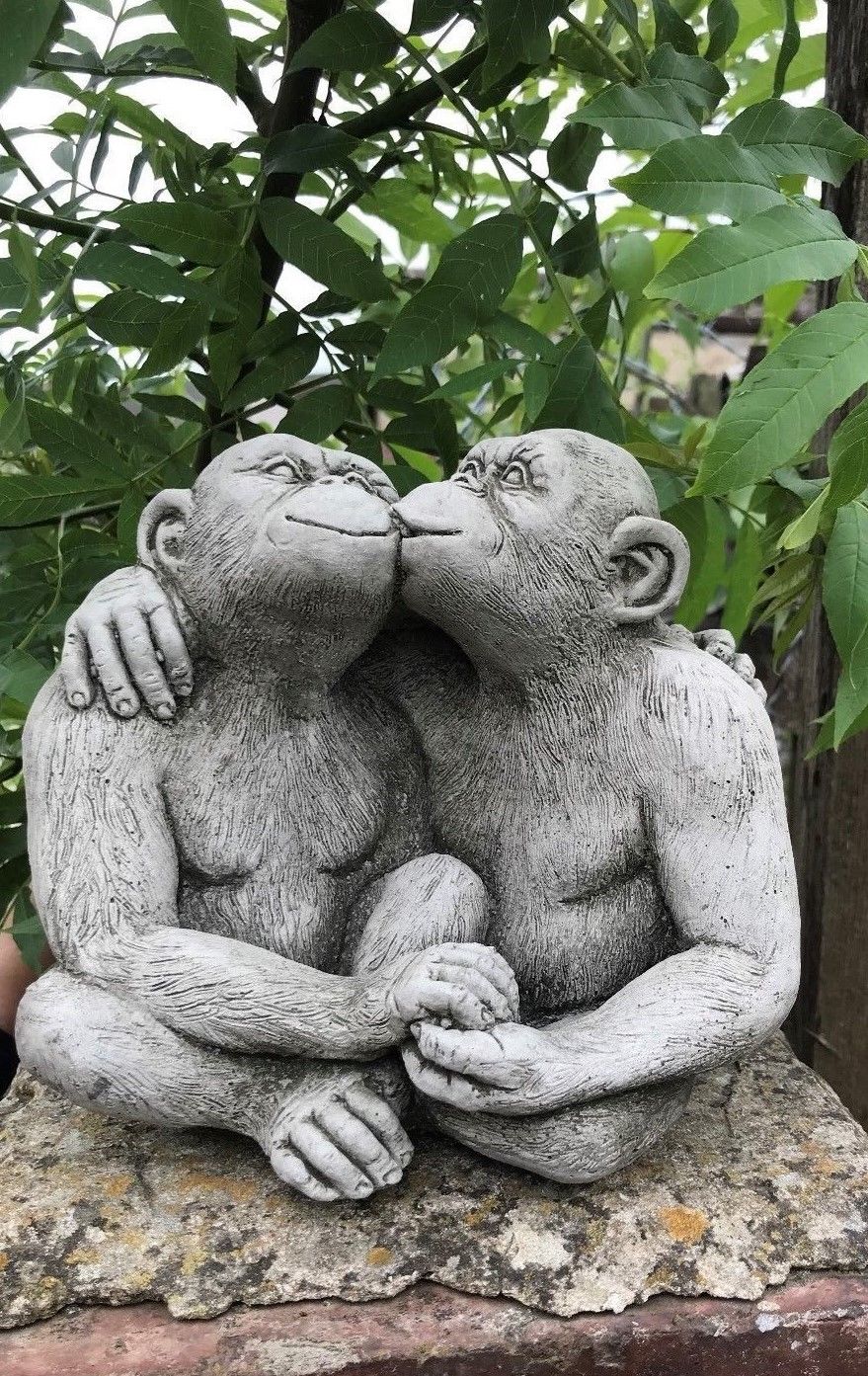 Stone Kissing Monkey Couple Ornament