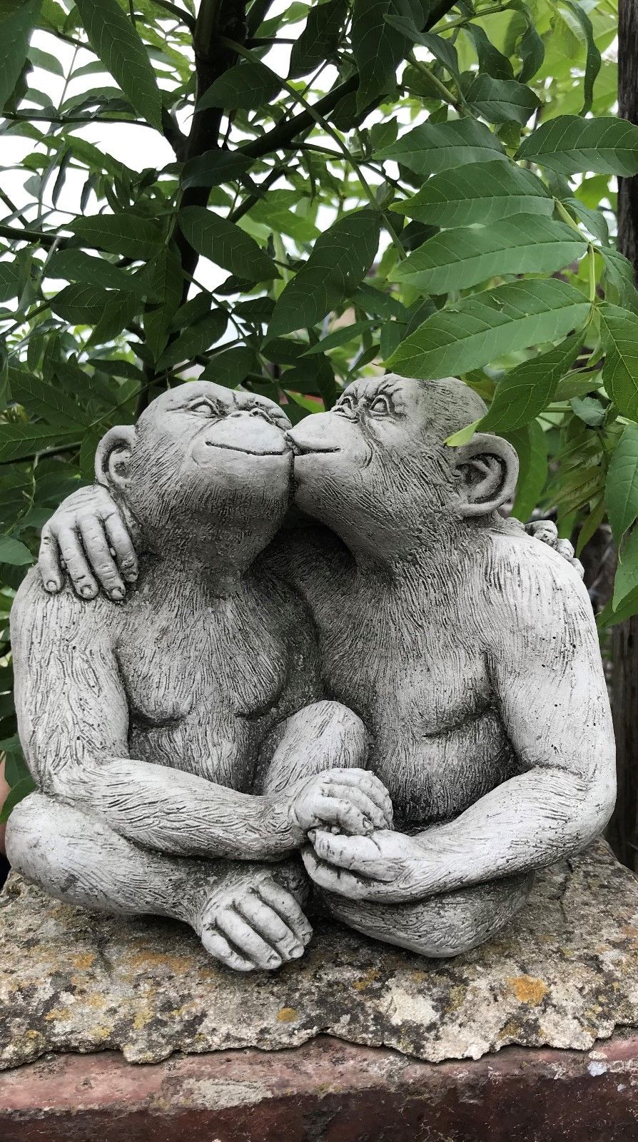 Stone Kissing Monkey Couple Ornament