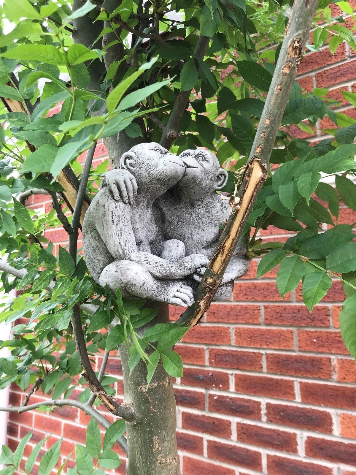 Stone Kissing Monkey Couple Ornament