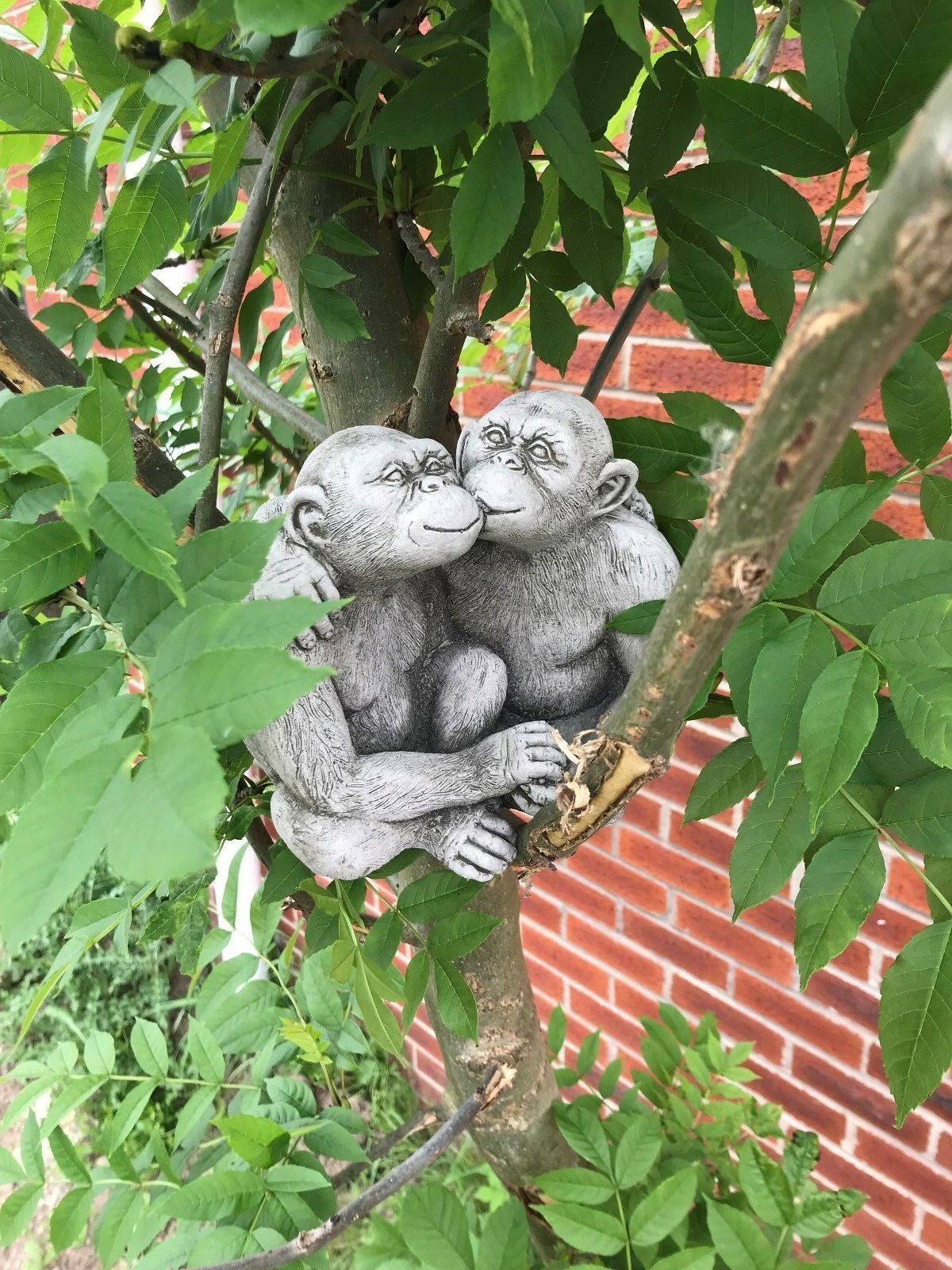 Stone Kissing Monkey Couple Ornament