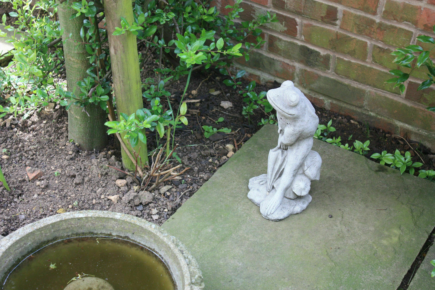 Stone Frog & Umbrella Ornament