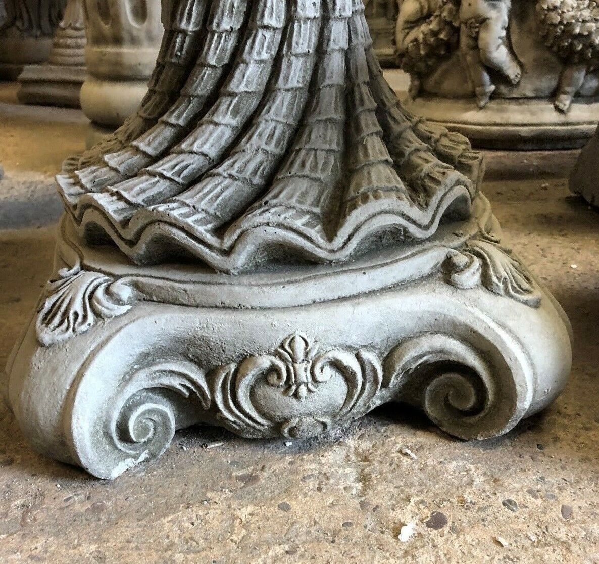 Stone Shell Design Bird Bath