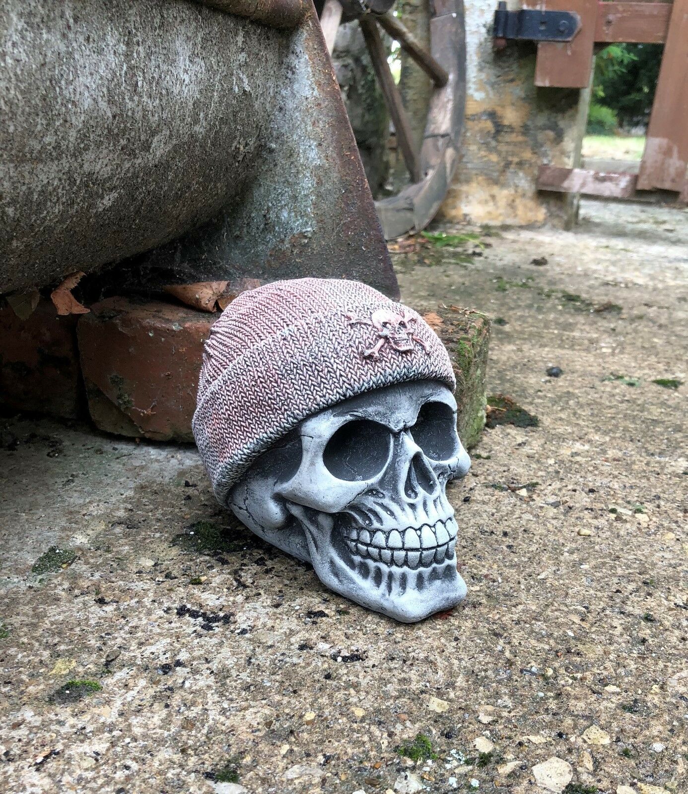 Stone Beanie Hat Skull Ornament