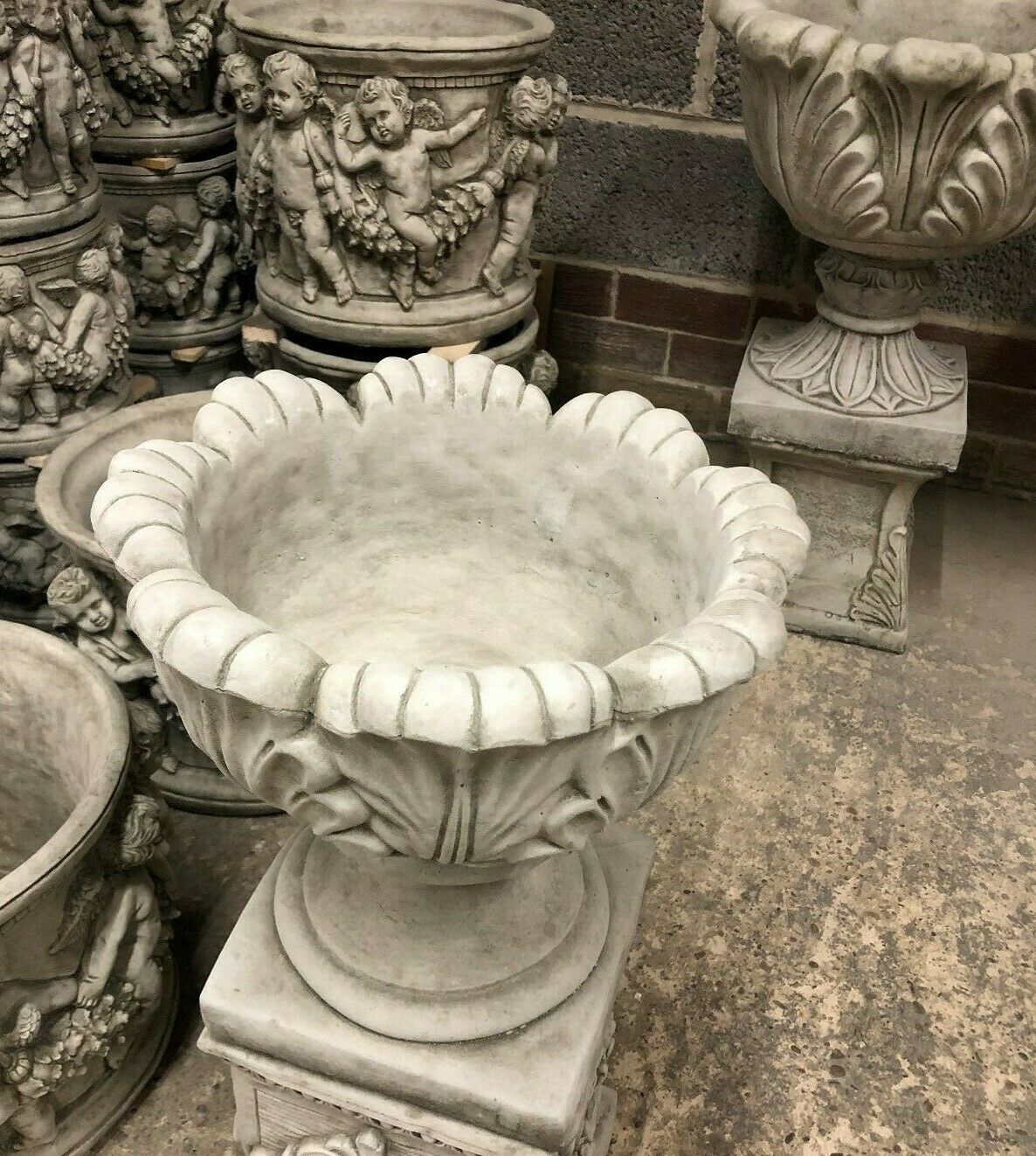 Small Tulip Garden Planter Pot with Antique Finish