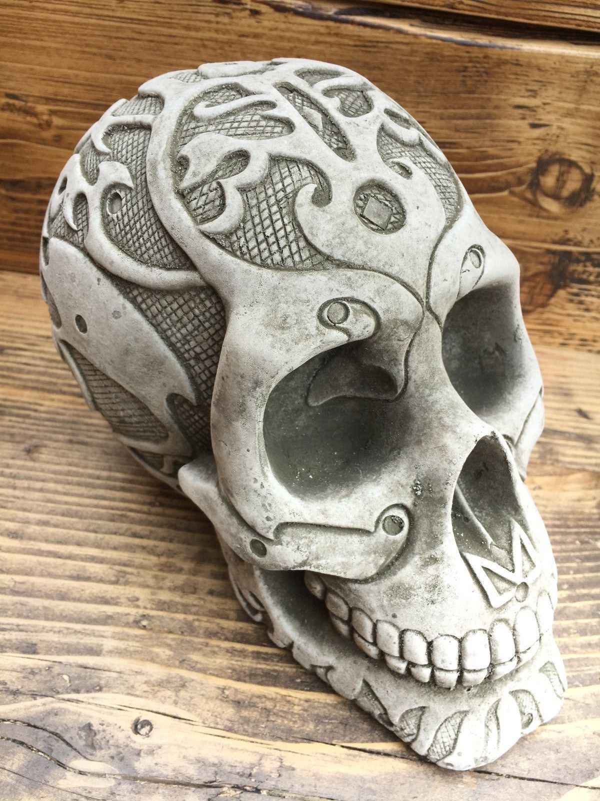 Large Stone Detail Pattern Skull Ornament