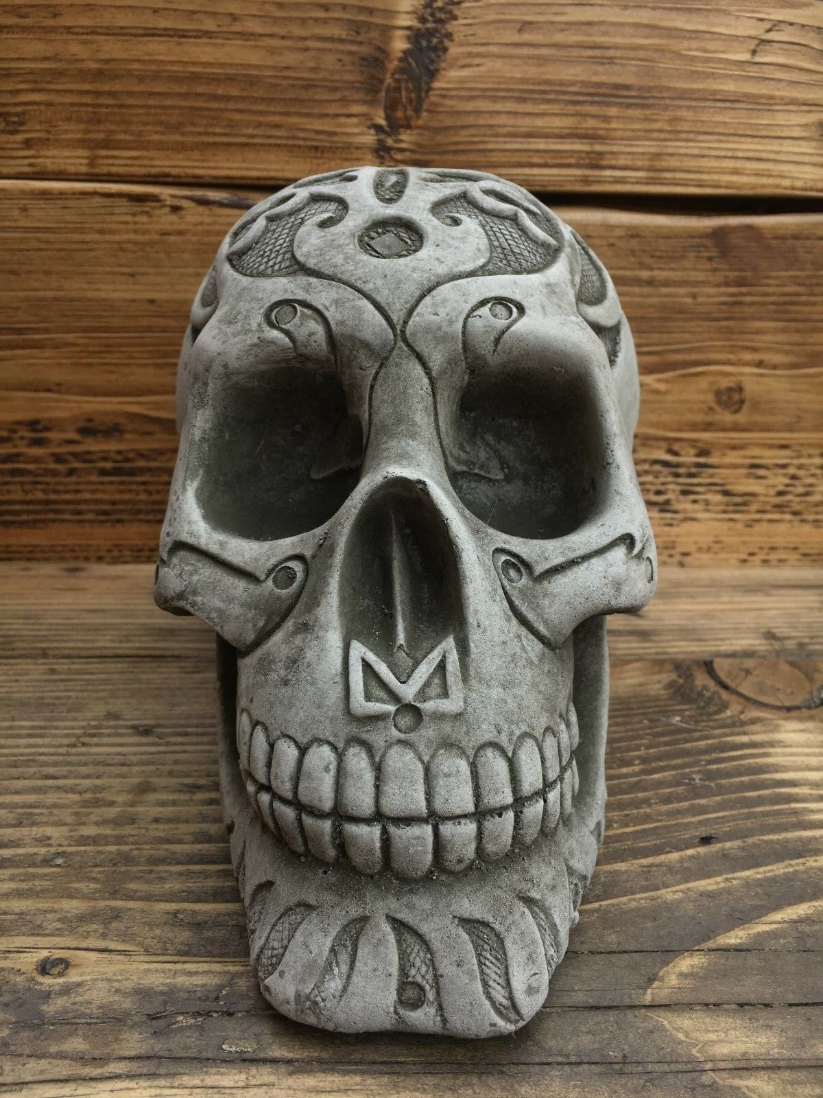 Large Stone Detail Pattern Skull Ornament