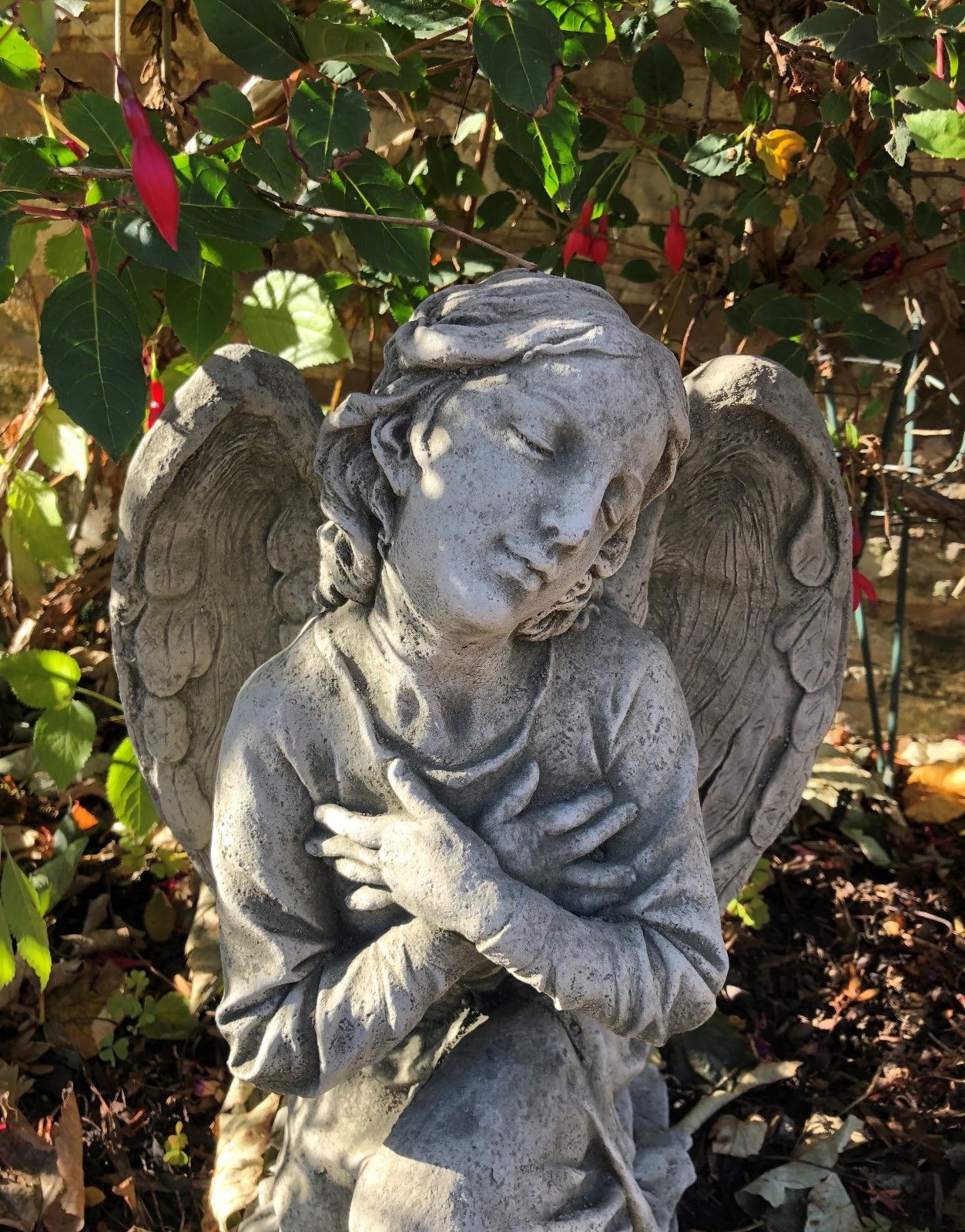 Stone Kneeling Angel Ornament