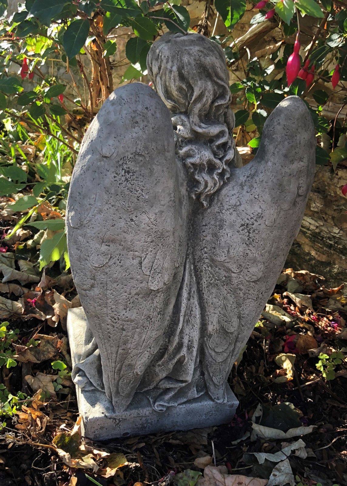 Stone Kneeling Angel Ornament