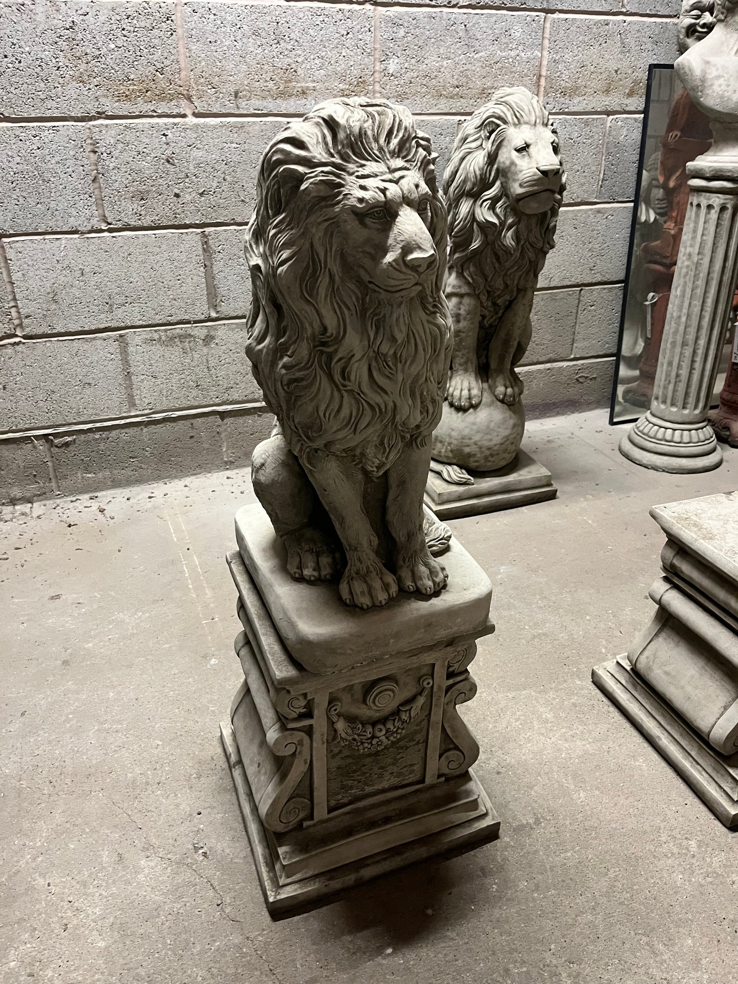 Stunning Set of 2 Stone King Lion Garden Plinth Statues