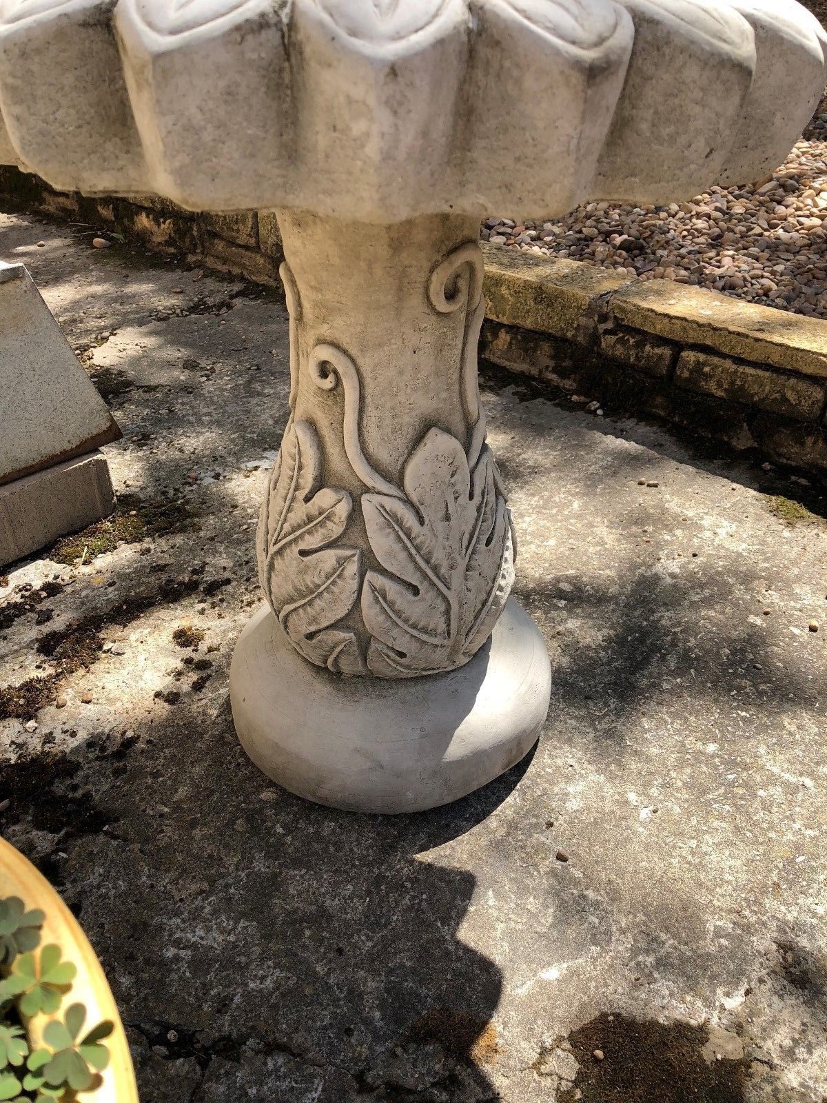 Stunning Stone Sunflower Design Sculpture Garden Bird Bath