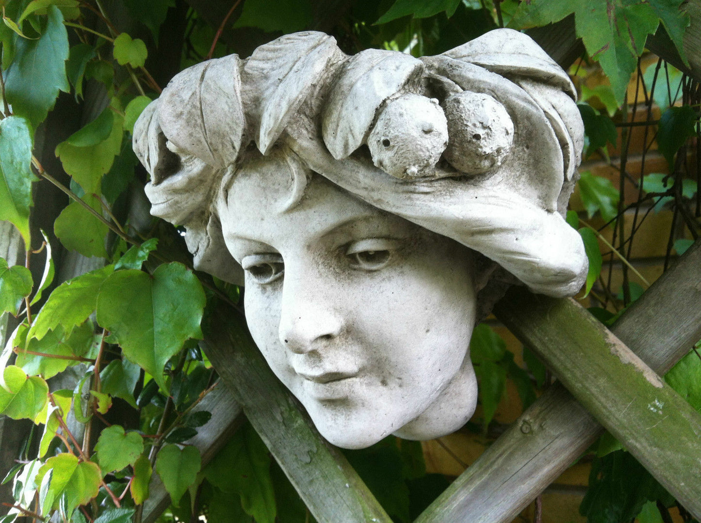 Stunning Stone Leaf Lady Sculpture Garden Wall Planter Ornament